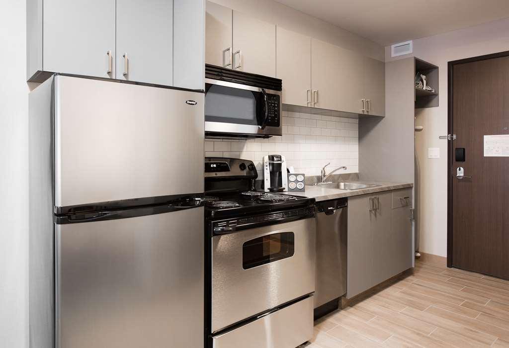 Pomeroy Inn & Suites Принс-Джордж Удобства фото
