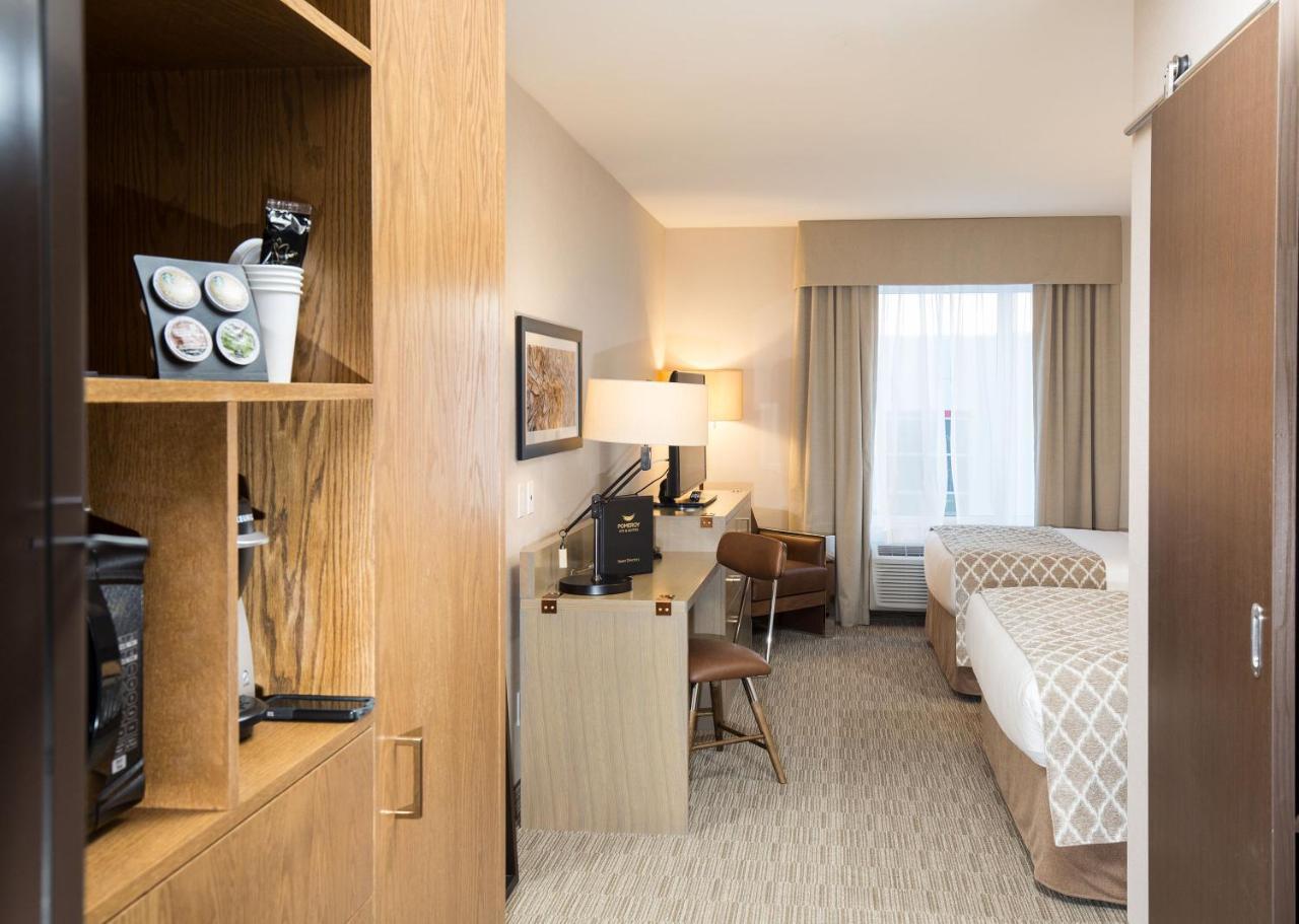 Pomeroy Inn & Suites Принс-Джордж Экстерьер фото