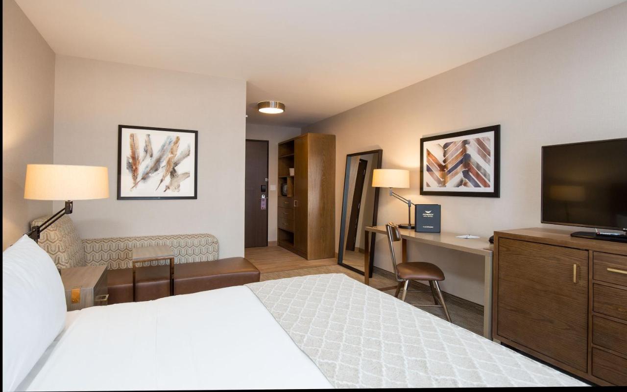 Pomeroy Inn & Suites Принс-Джордж Экстерьер фото